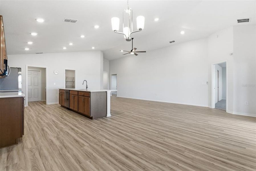 Spacious, unfurnished interior of a new home in , Davenport (Image 32).