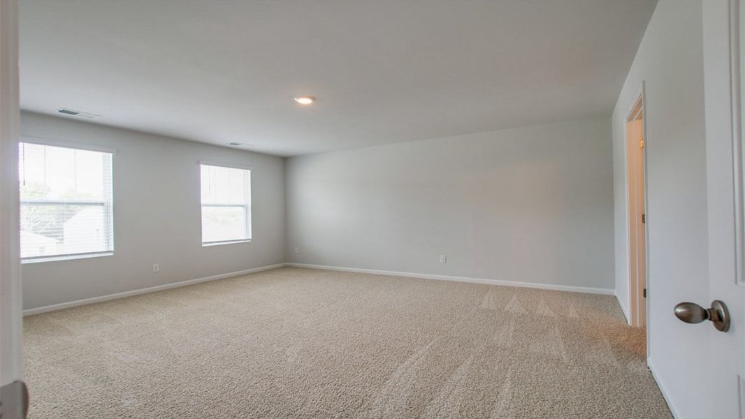 Spacious, unfurnished interior of a new home in Woodbridge Glen Single Family, Lebanon (Image 19).