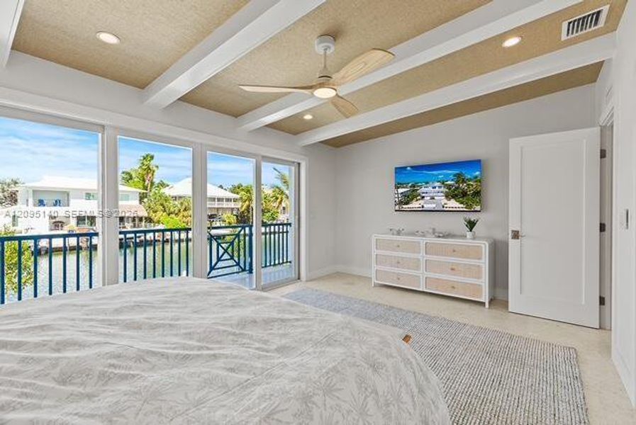 Spacious, unfurnished interior of a new home in , Islamorada, Village of Islands (Image 22).