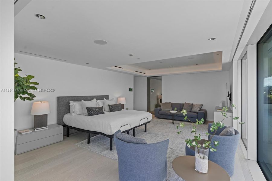 Furnished interior view inside a new home in , Fort Lauderdale (Image 8).