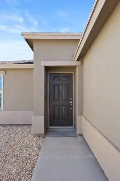 Exterior details and patio area of a home in Rancho Desierto Bello, El Paso (Image 14).