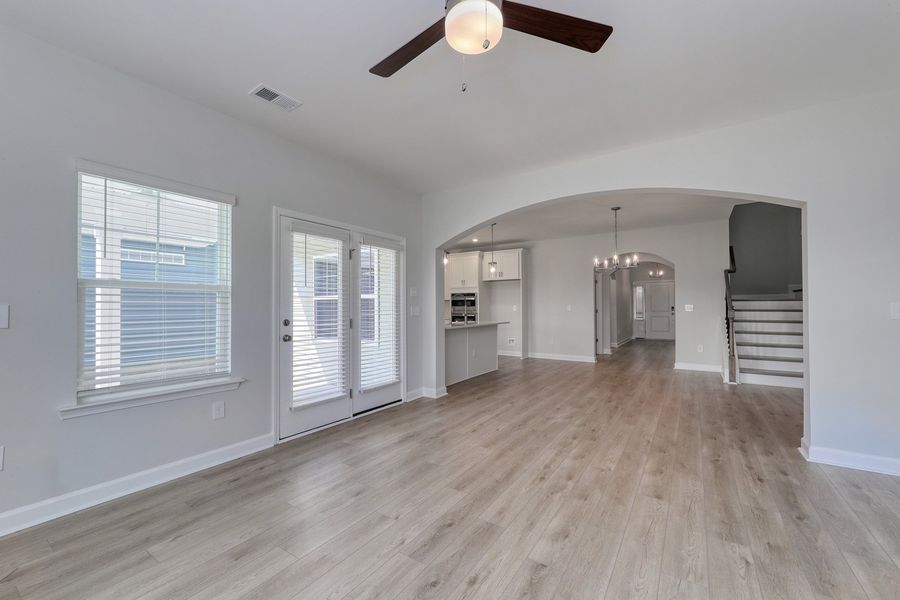 Spacious, unfurnished interior of a new home in Arcadia, Myrtle Beach (Image 26).