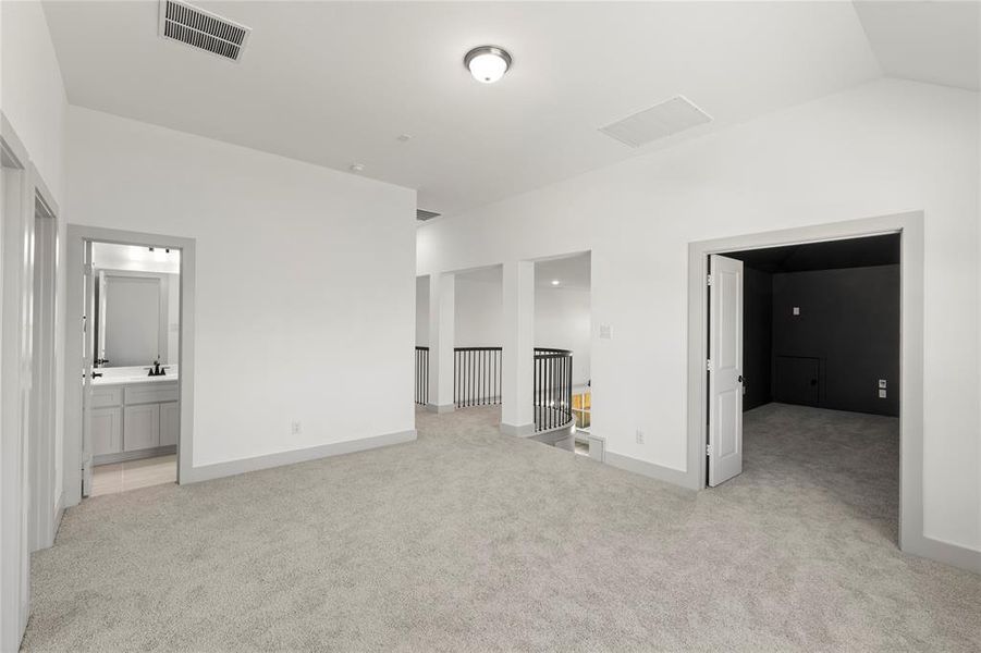 Spacious, unfurnished interior of a new home in Inspiration, Seis Lagos (Image 17).