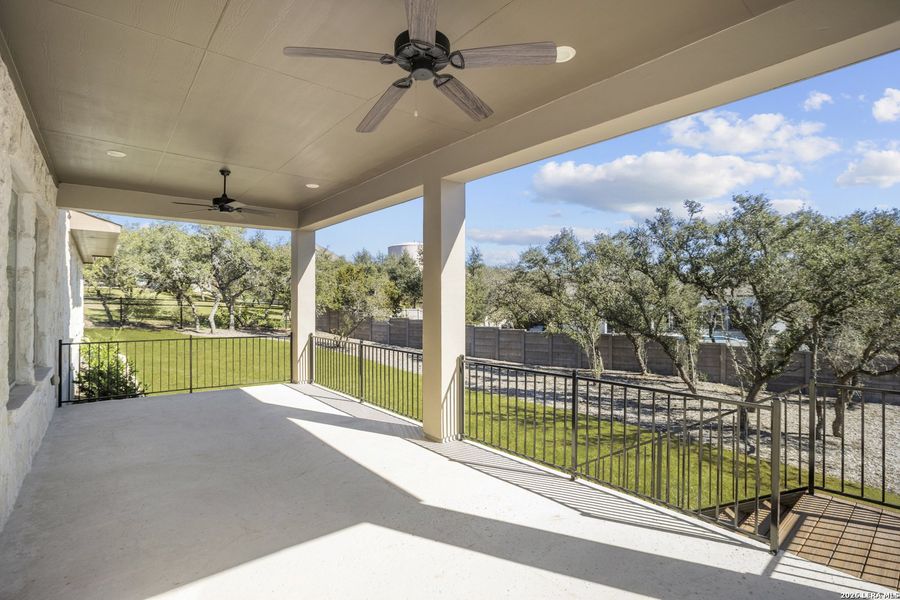 Exterior details and patio area of a home in Highland Estates, San Antonio (Image 3).