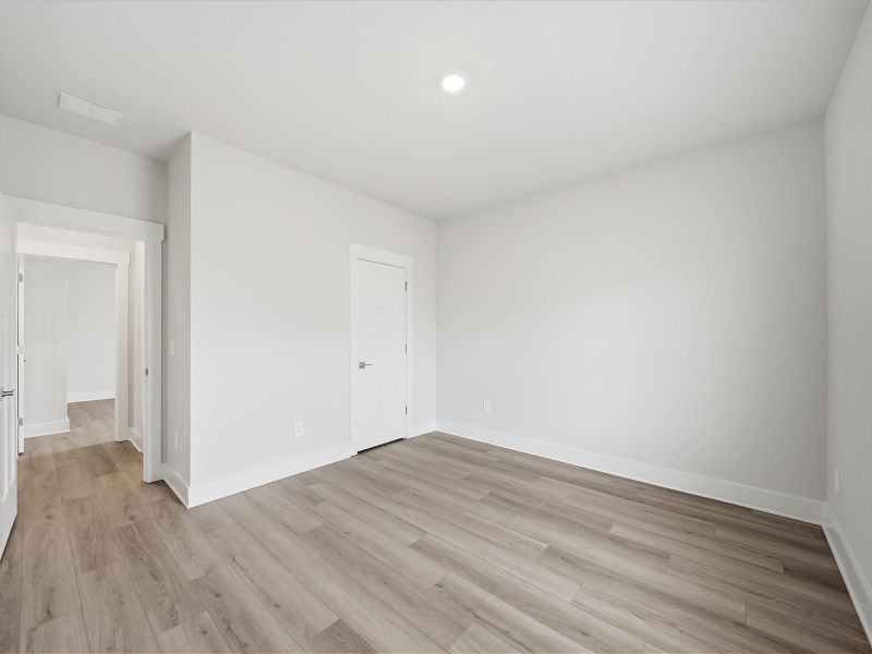 Spacious, unfurnished interior of a new home in Ashby Woods, Boiling Springs (Image 16).
