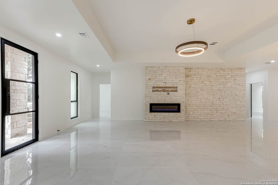 Spacious, unfurnished interior of a new home in , Floresville (Image 47).