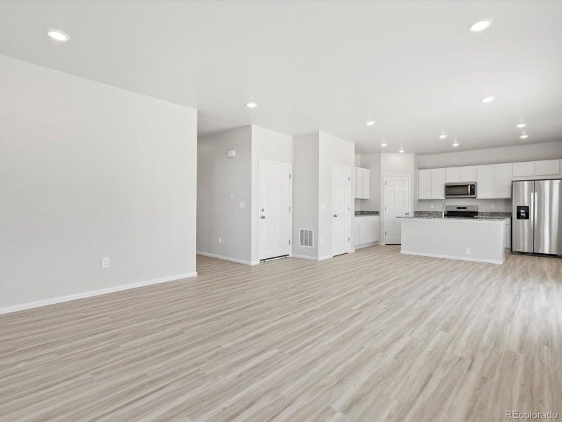 Spacious, unfurnished interior of a new home in Hidden Valley Farm, Severance (Image 31).