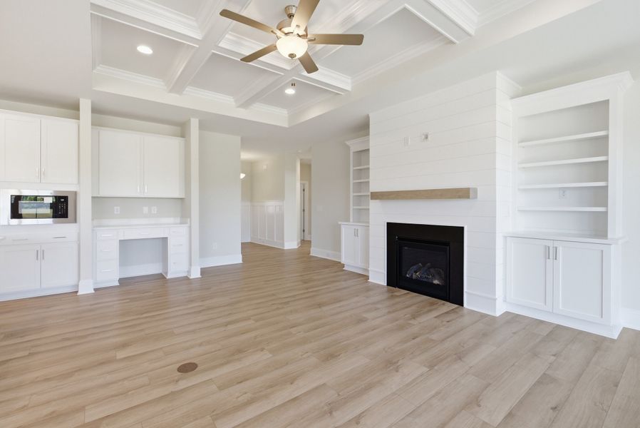 Spacious, unfurnished interior of a new home in Sidbury Landing, Wilmington (Image 24).