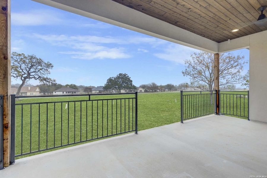 Exterior details and patio area of a home in , Bandera (Image 4).