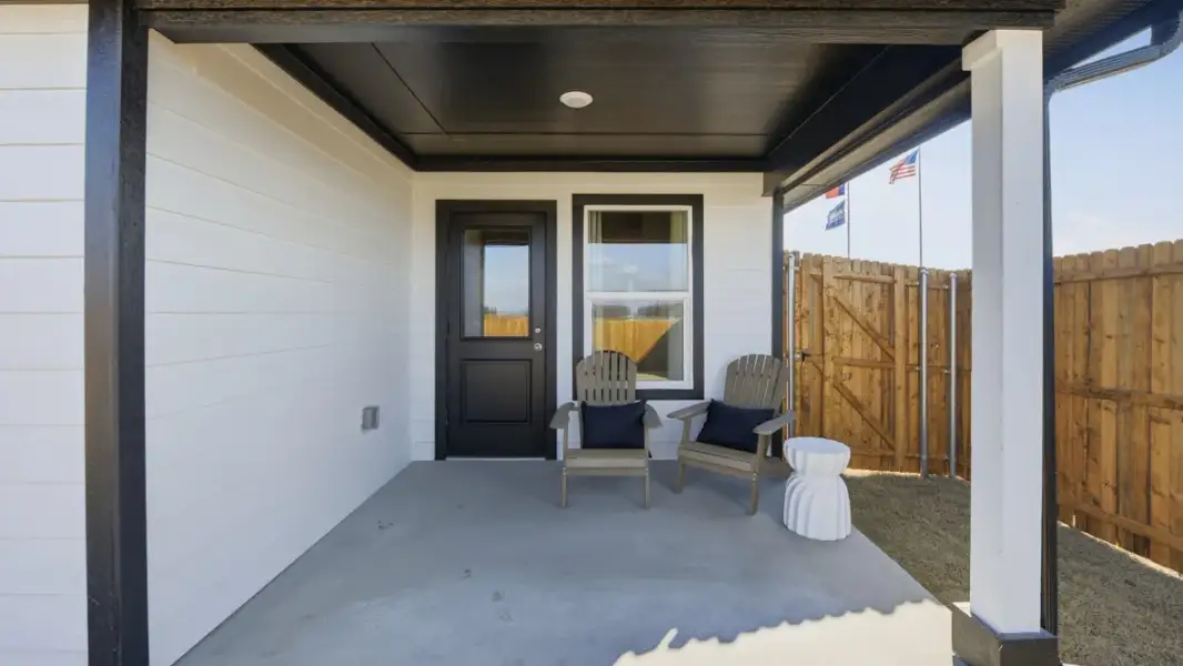 Exterior details and patio area of a home in Valley Brook, Fort Worth (Image 2).