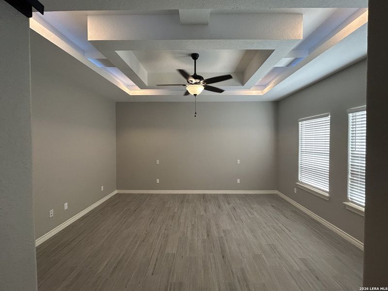 Spacious, unfurnished interior of a new home in , La Vernia (Image 14).