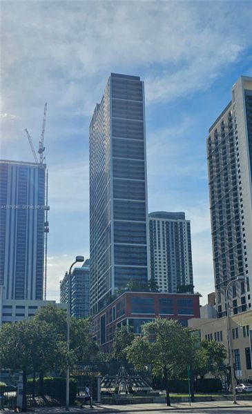 Condo located in Miami, FL showcasing its design and architecture (Image 3). Condo located in Miami, FL showcasing its design and architecture (Image 3).