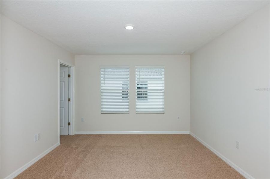 Spacious, unfurnished interior of a new home in , Haines City (Image 15).