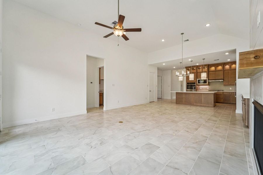 Spacious, unfurnished interior of a new home in Kresston, Montgomery (Image 37).