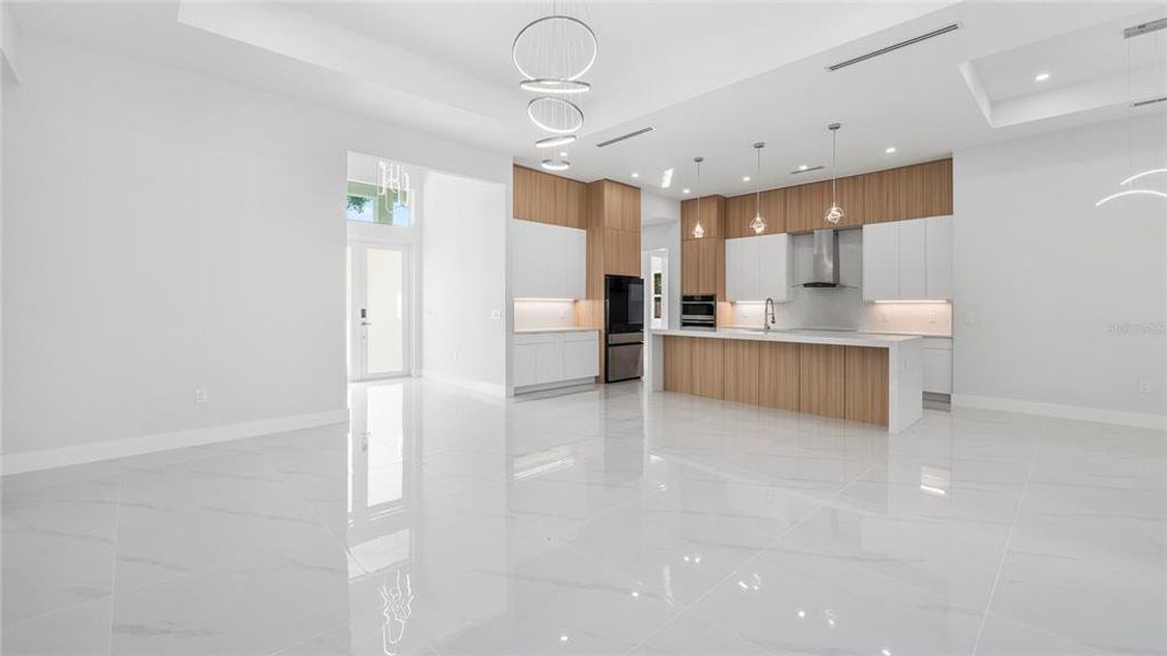 Spacious, unfurnished interior of a new home in , Naples (Image 19).