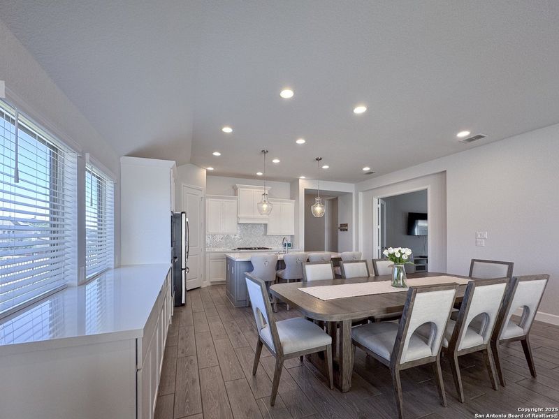 Furnished interior view inside a new home in Cibolo Canyons 50', San Antonio (Image 34). Furnished interior view inside a new home in Cibolo Canyons 50', San Antonio (Image 34).