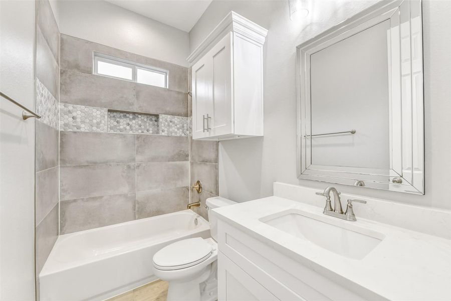 Furnished interior view inside a new home in , La Marque (Image 10).