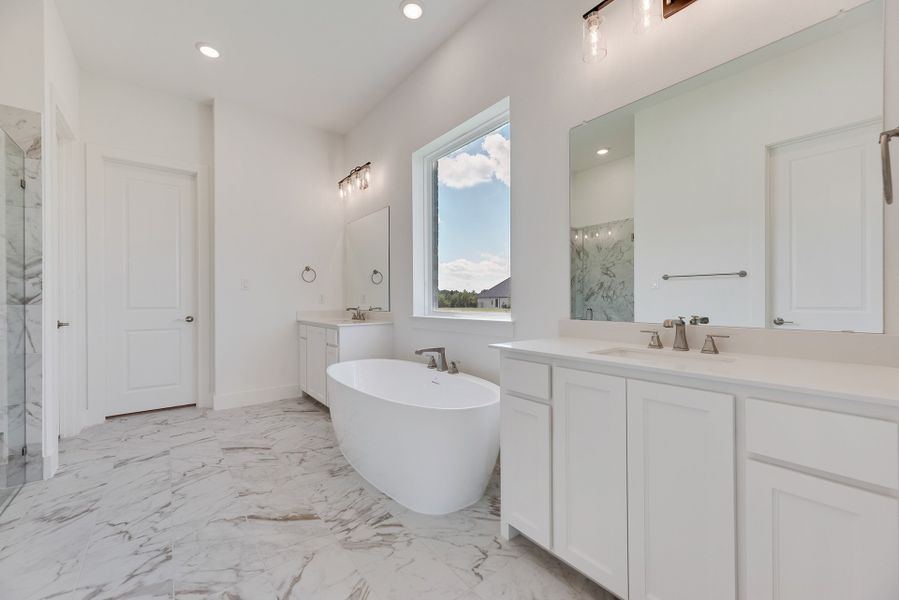 Furnished interior view inside a new home in Winding Creek, Rockwall (Image 11).