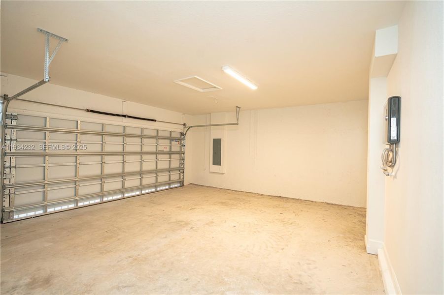 Spacious, unfurnished interior of a new home in Acacia Groves, Miami (Image 62).