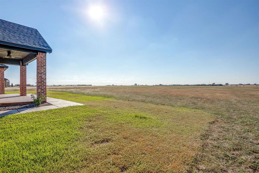 Exterior details and patio area of a home in , Grandview (Image 3).