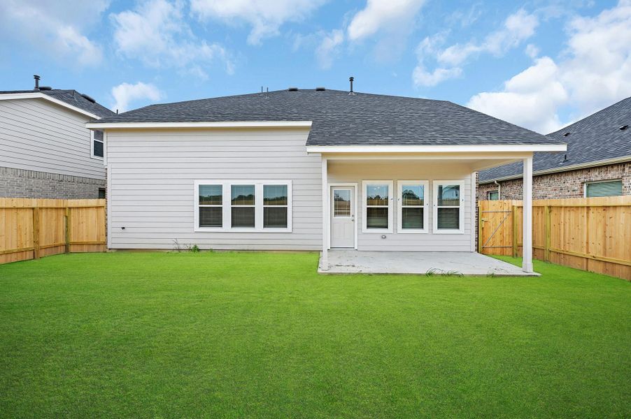 Exterior details and patio area of a home in Lago Mar, Texas City (Image 4). Exterior details and patio area of a home in Lago Mar, Texas City (Image 4).