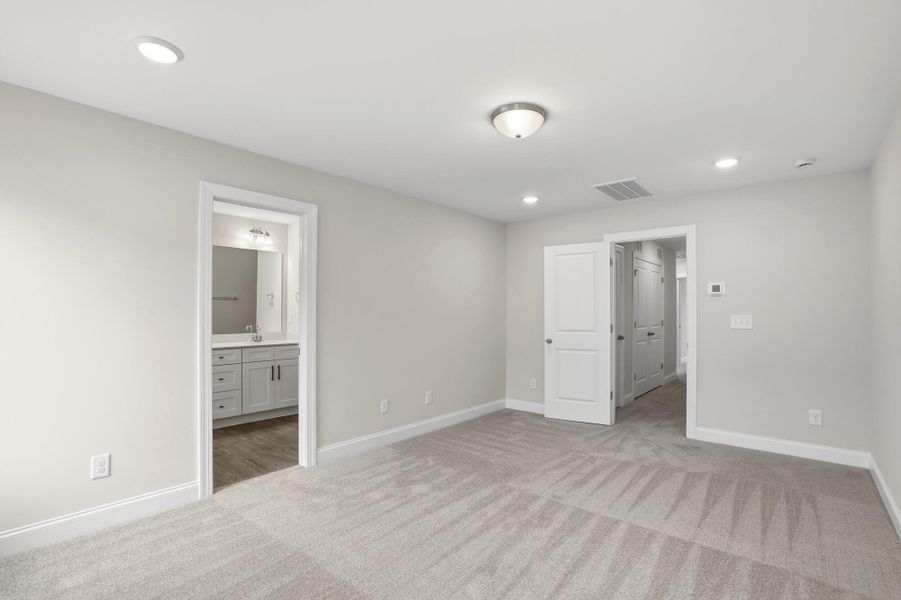 Spacious, unfurnished interior of a new home in Harrisburg Village Townhomes, Harrisburg (Image 37).