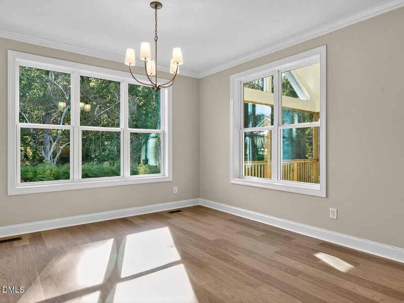 011-1280x960-dining-room