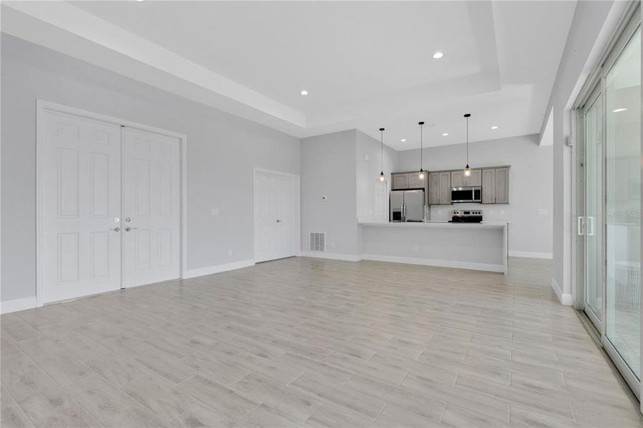 Spacious, unfurnished interior of a new home in , Cape Coral (Image 26).