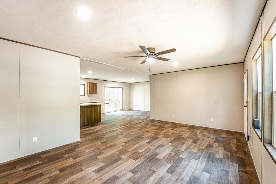 Spacious, unfurnished interior of a new home in , Conroe (Image 13).
