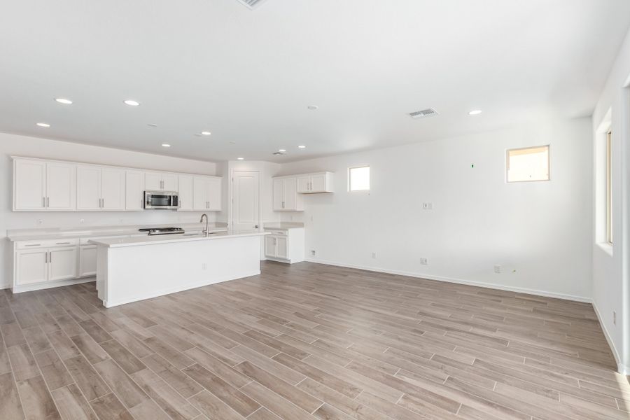 Representative unfurnished interior of a home built from the 55-RV1 by Taylor Morrison in Allen Ranches, Litchfield Park (Image 14).