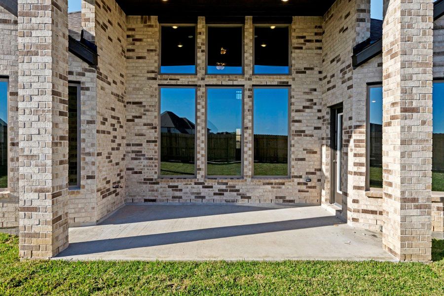 Exterior details and patio area of a home in The Meadows at Imperial Oaks 60', Conroe (Image 4).