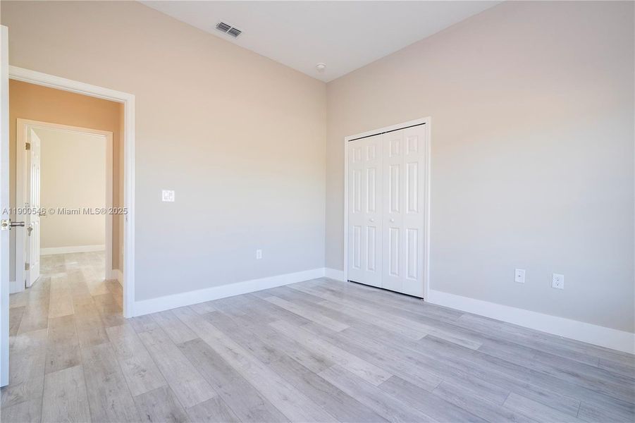 Spacious, unfurnished interior of a new home in , Sebring (Image 22).