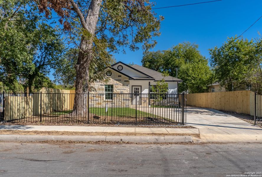 Image 32 of a home in .