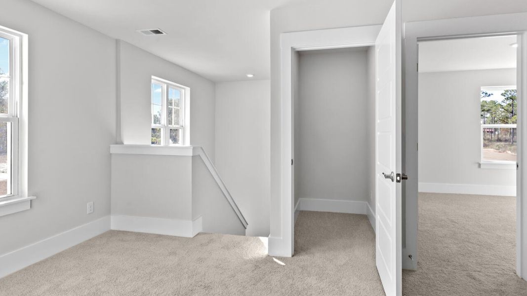 Spacious, unfurnished interior of a new home in Rolling Hills, Bolivia (Image 23).