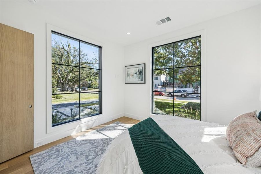 Furnished interior view inside a new home in , Dallas (Image 30).