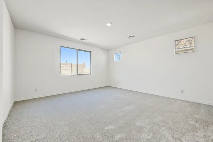 Spacious, unfurnished interior of a new home in Tyler Ranch, Buckeye (Image 9).