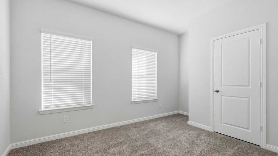 Spacious, unfurnished interior of a new home in Saratoga, Granbury (Image 18).