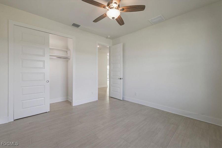 Spacious, unfurnished interior of a new home in Cape Coral, Cape Coral (Image 38).