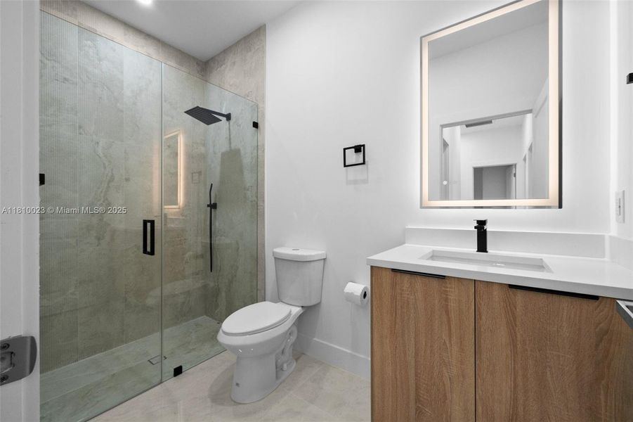 Furnished interior view inside a new home in , Cape Coral (Image 14).