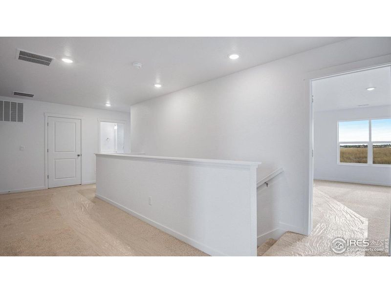 Spacious, unfurnished interior of a new home in Vista Meadows, Fort Lupton (Image 27).
