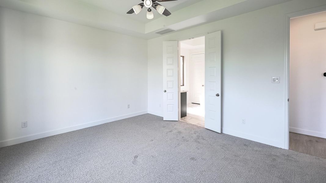 Spacious, unfurnished interior of a new home in 6 Creeks 50', Kyle (Image 16).