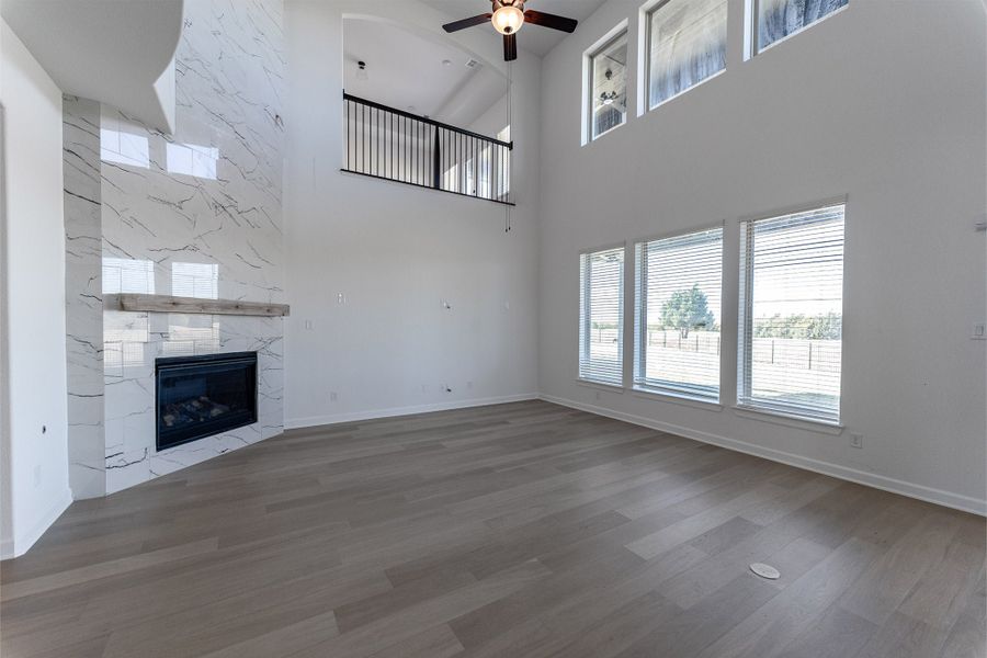 Spacious, unfurnished interior of a new home in Heath Golf & Yacht Club, Heath (Image 22).