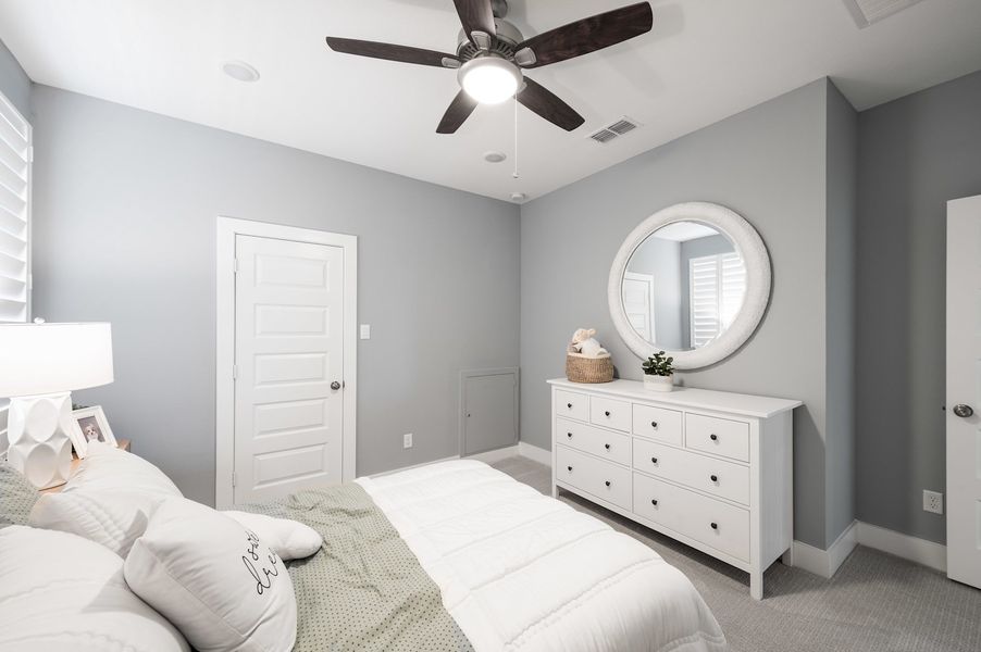 Representative furnished interior of a home built from the Verdin by Tri Pointe Homes in Pecan Ridge, Fulshear (Image 10).