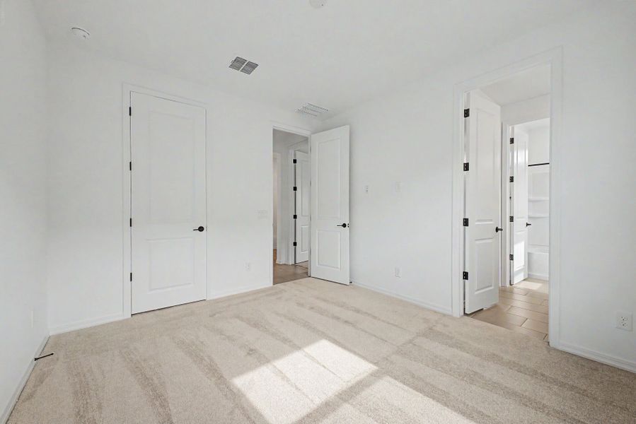 Spacious, unfurnished interior of a new home in Bella Vista Farms, San Tan Valley (Image 12). Spacious, unfurnished interior of a new home in Bella Vista Farms, San Tan Valley (Image 12).
