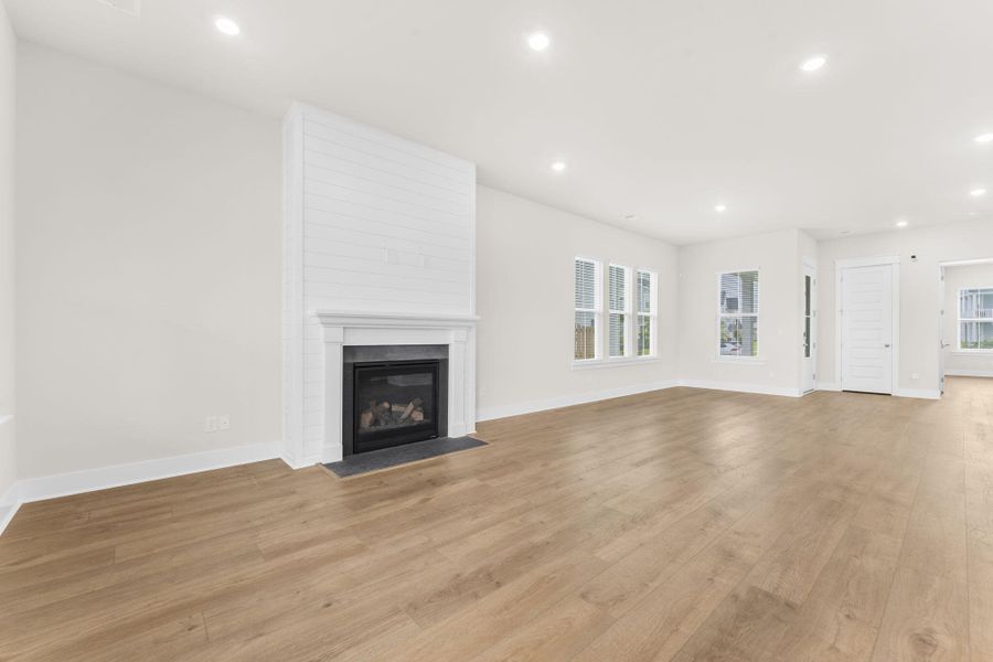 Spacious, unfurnished interior of a new home in Carnes Crossroads, Summerville (Image 35).