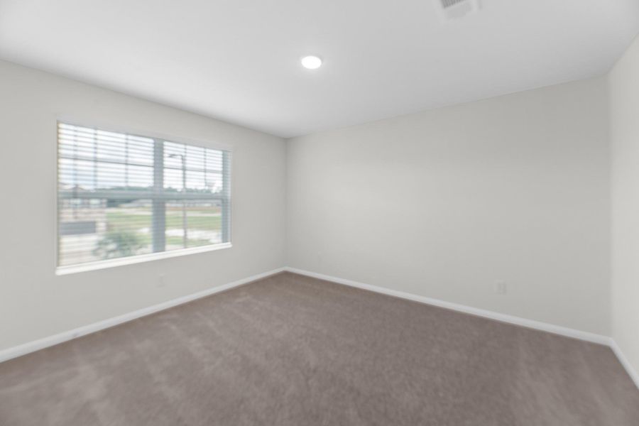 Spacious, unfurnished interior of a new home in Stonebrooke, Conroe (Image 8).