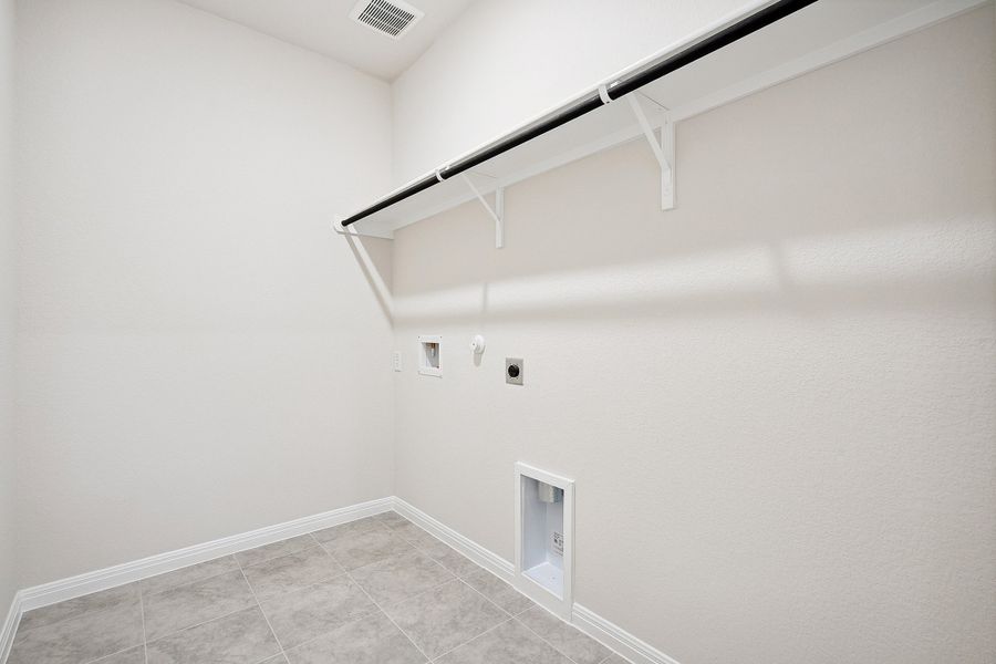 Image 54 representing the Blake by Ashton Woods in Rolling Glen, Hutto, TX.