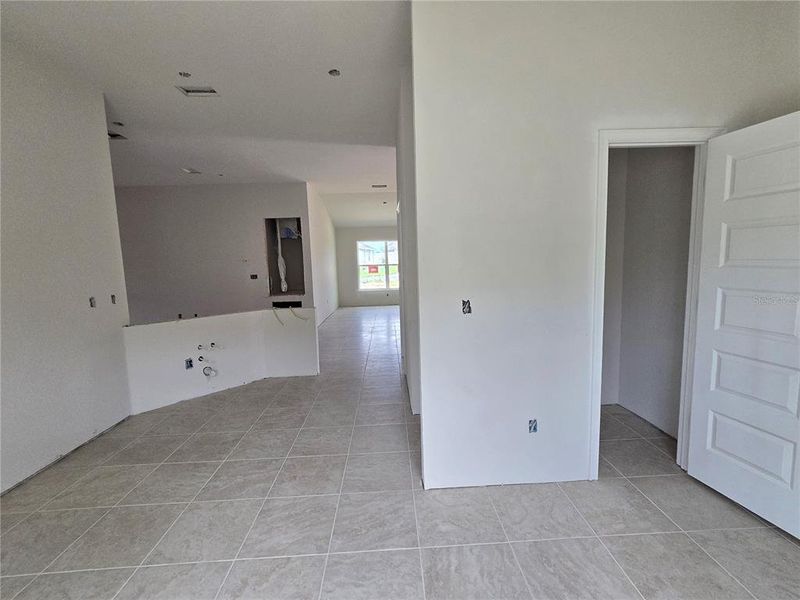 Spacious, unfurnished interior of a new home in Twisted Oaks, Beverly Hills (Image 23).