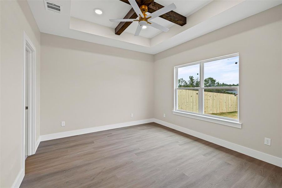 Spacious, unfurnished interior of a new home in , Granbury (Image 16).
