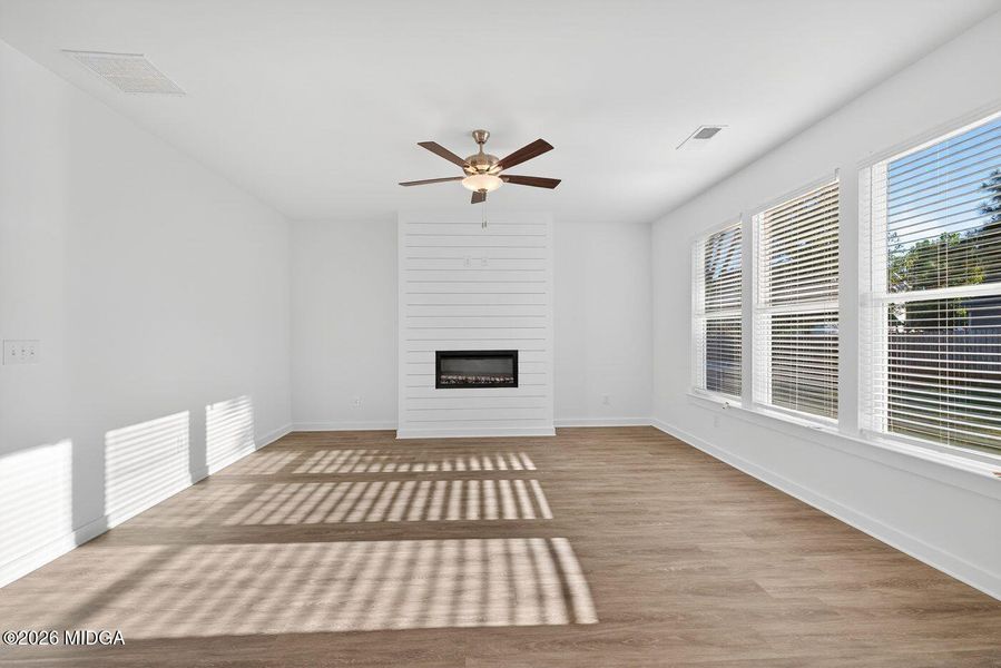Spacious, unfurnished interior of a new home in Robins Estates, Warner Robins (Image 17).